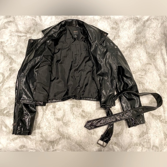 Forever 21 - M size Black fake leathery type texture Jacket - Picture 2 of 5